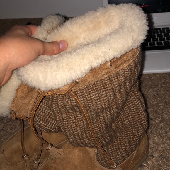 UGGS - Picture 4 of 4